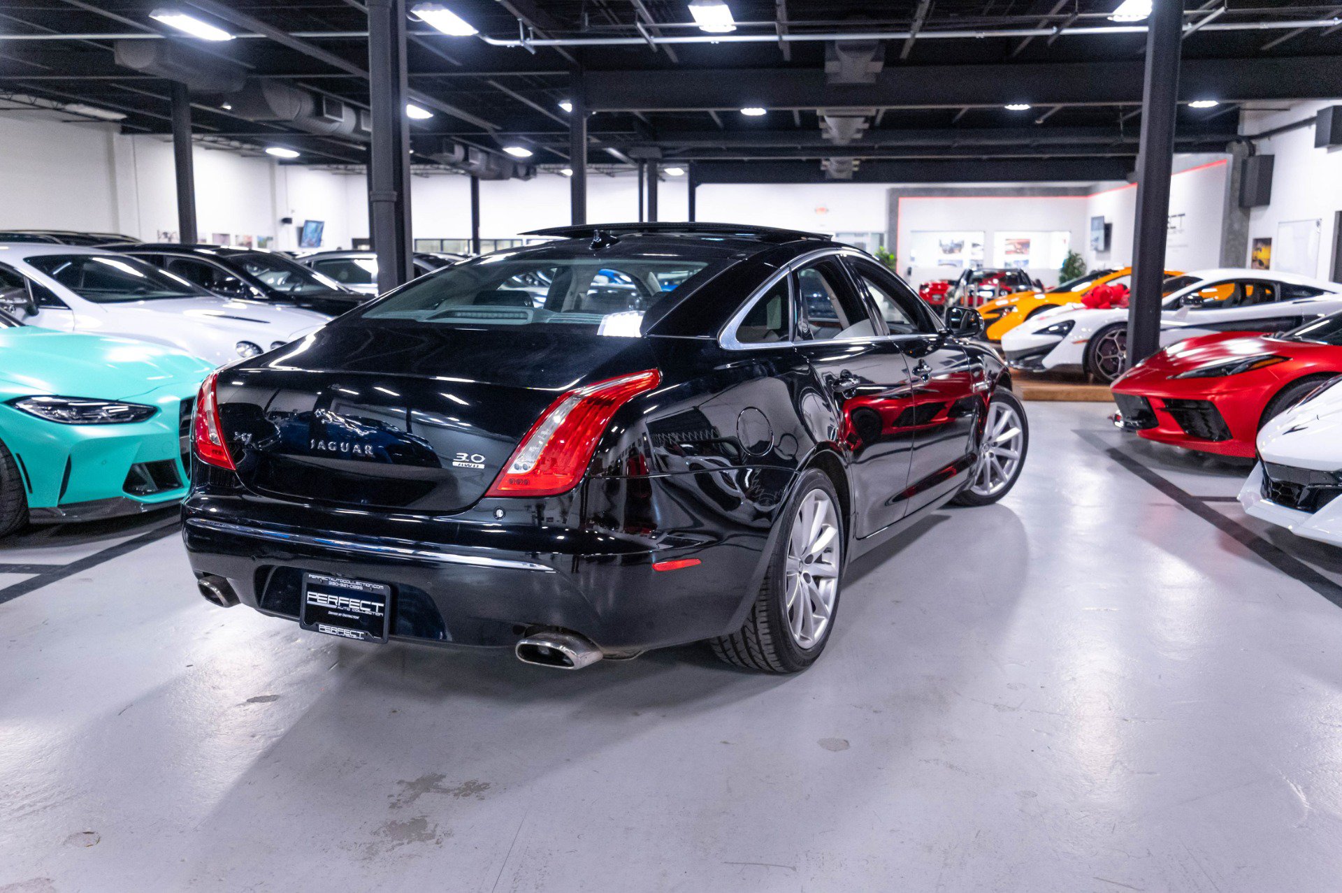 Used 2013 Jaguar XJ AWD image 58