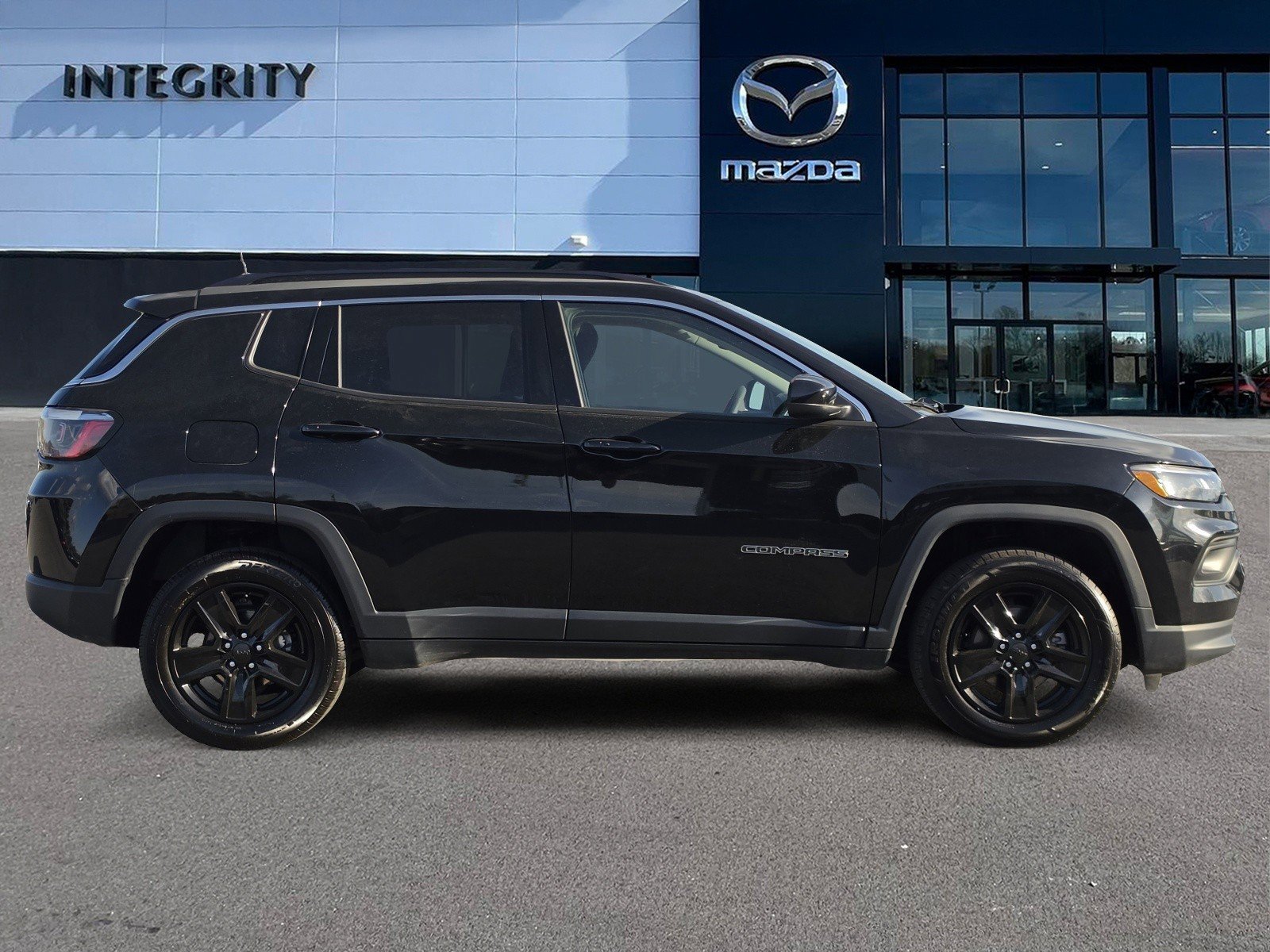 Used 2022 Jeep Compass Latitude AWD/4WD image 3