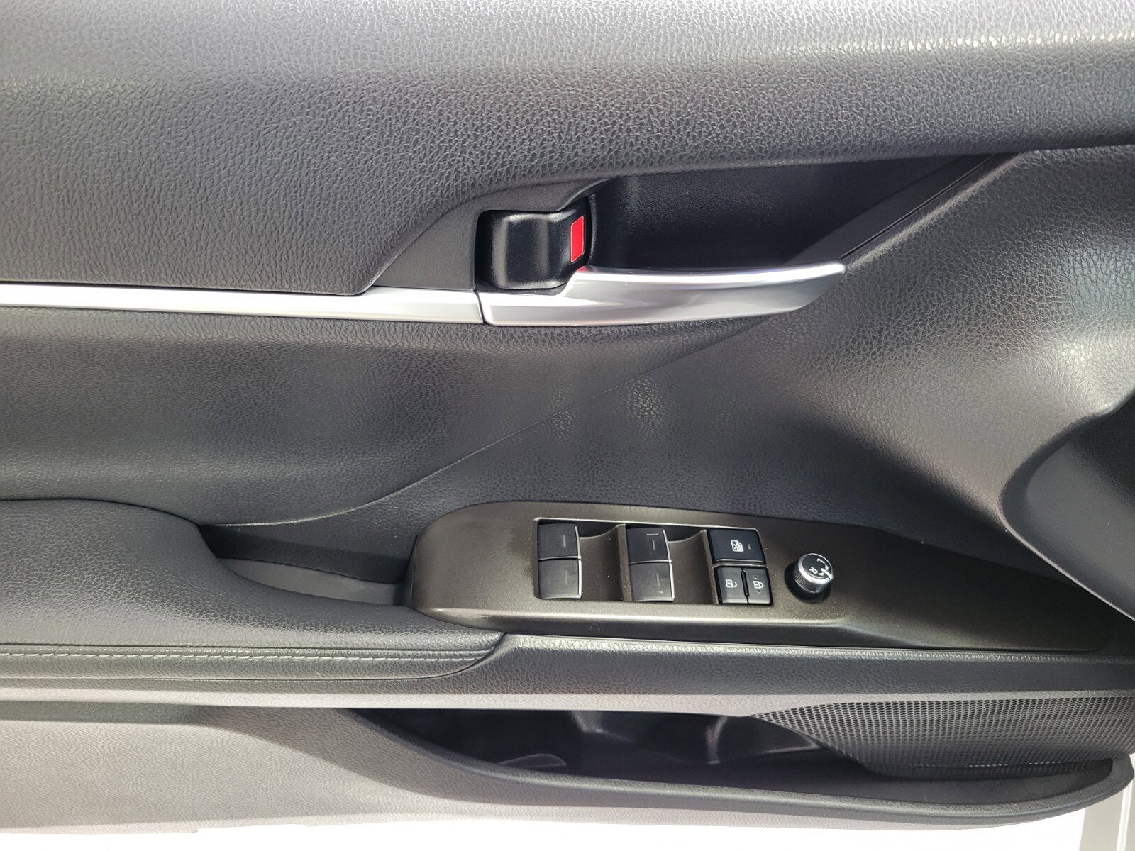 Used 2022 Toyota Camry XSE image 18