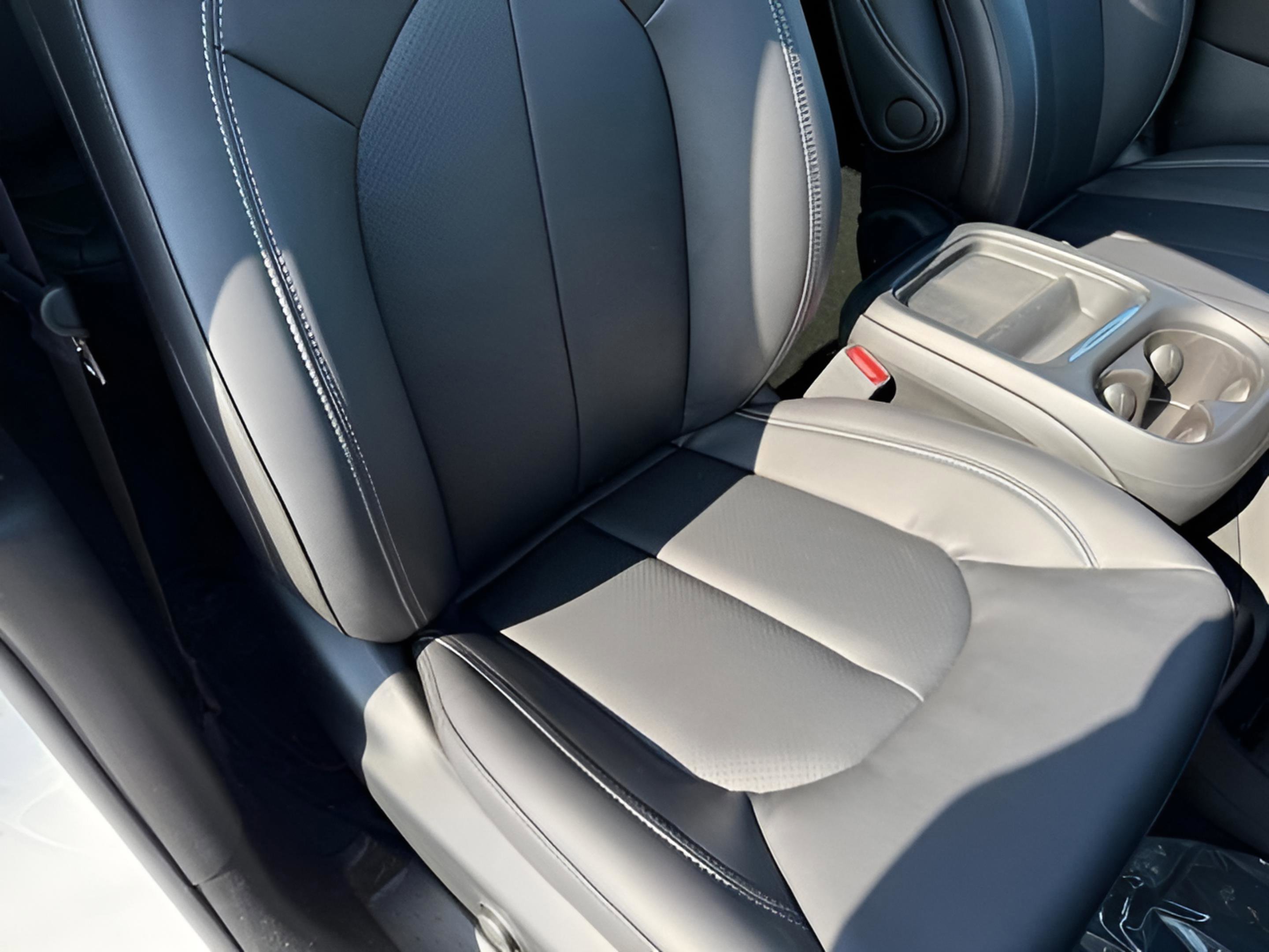 New 2027 Chrysler Pacifica Select FWD image 16
