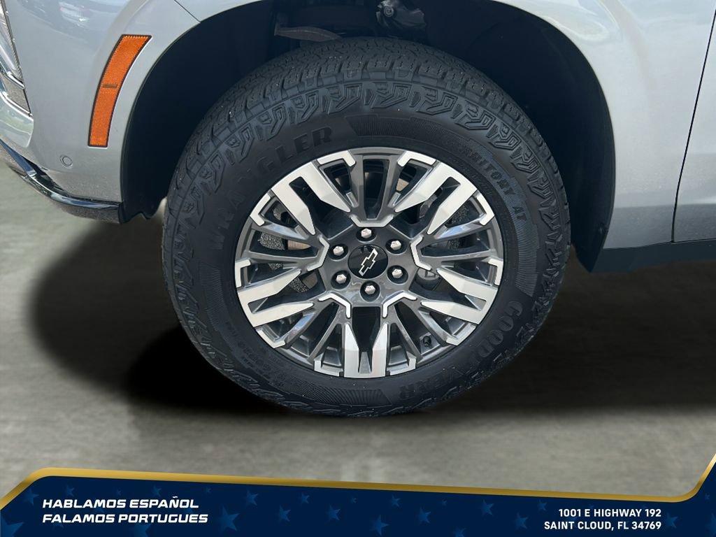 Used 2025 Chevrolet Suburban Z71 AWD/4WD image 10