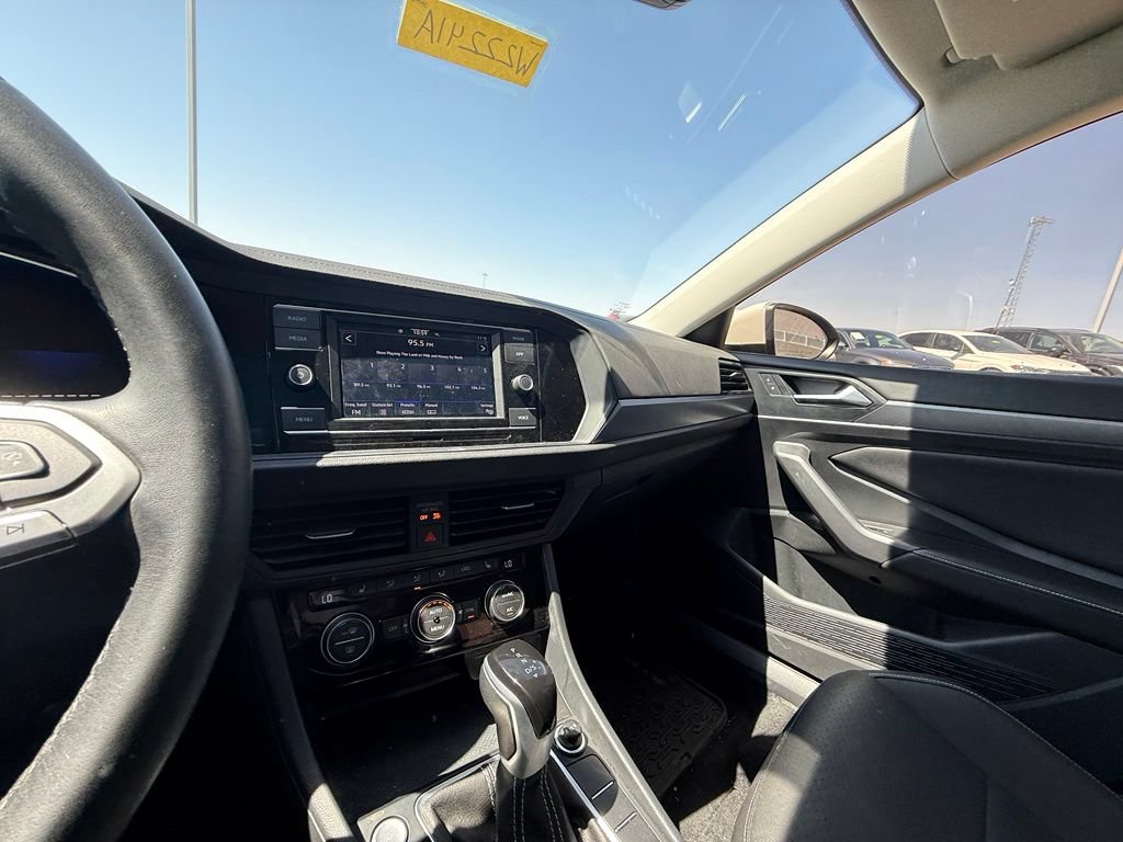 Used 2024 Volkswagen Jetta SE FWD image 13