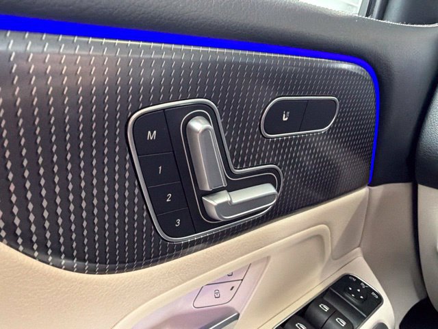 Used 2021 Mercedes-Benz GLB 250 4MATIC image 24