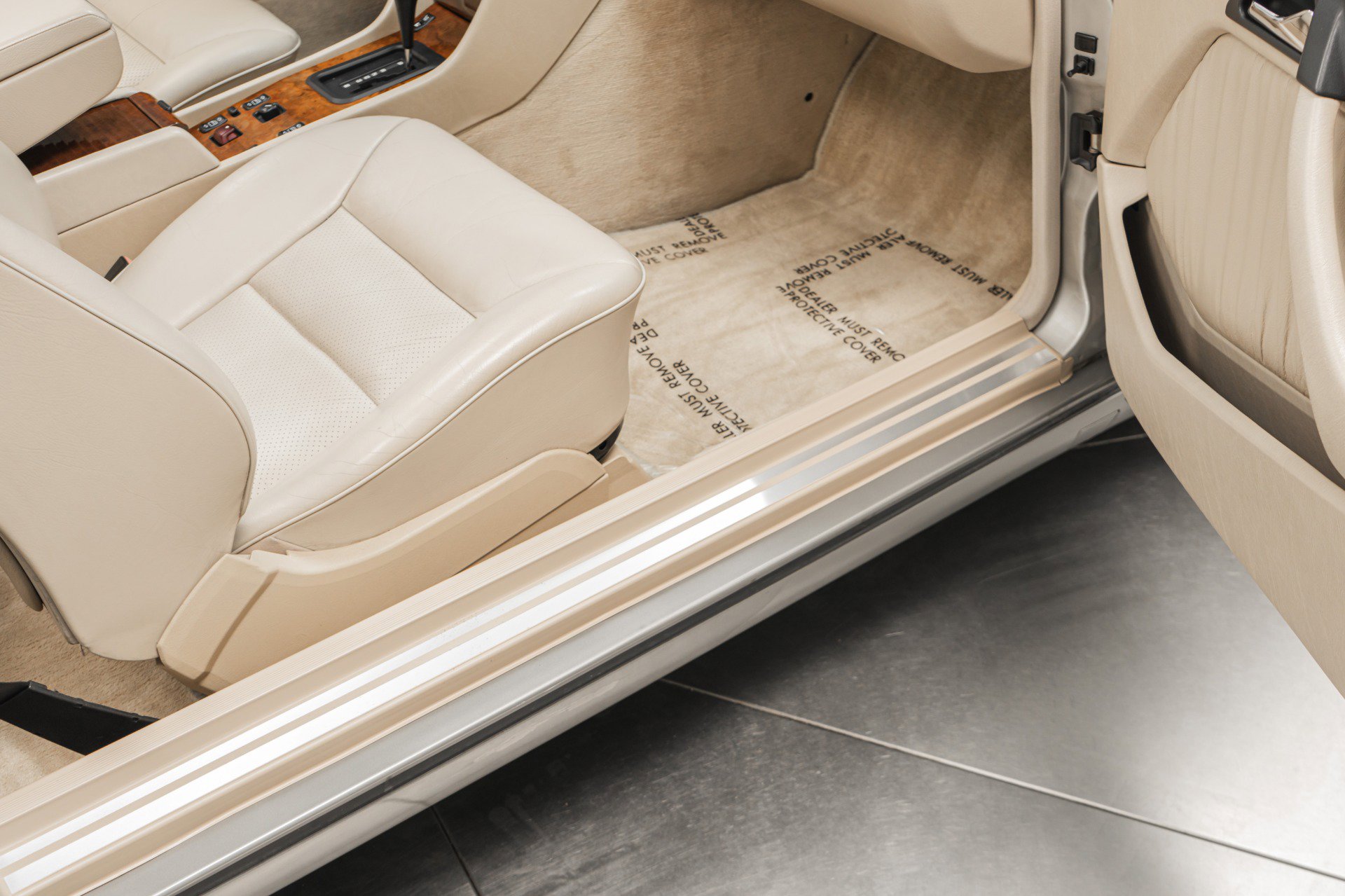 Used 1995 Mercedes-Benz E 320 Convertible image 32