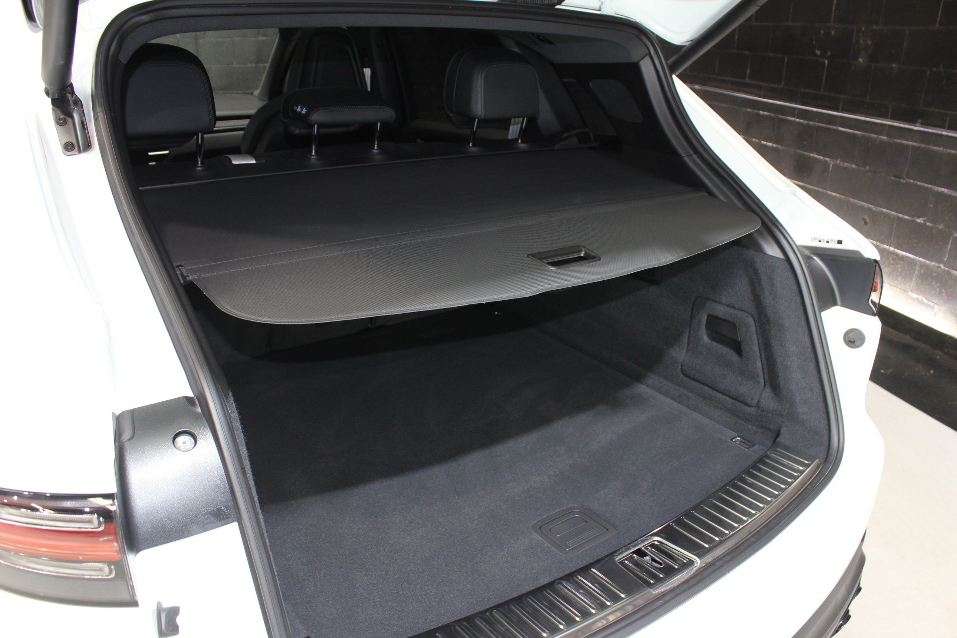 Used 2022 Porsche Cayenne Platinum Edition AWD/4WD image 77