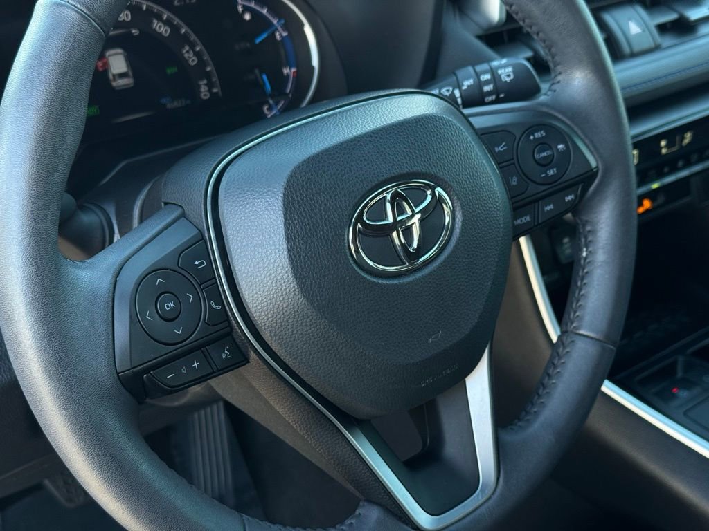 Used 2023 Toyota RAV4 SE image 17