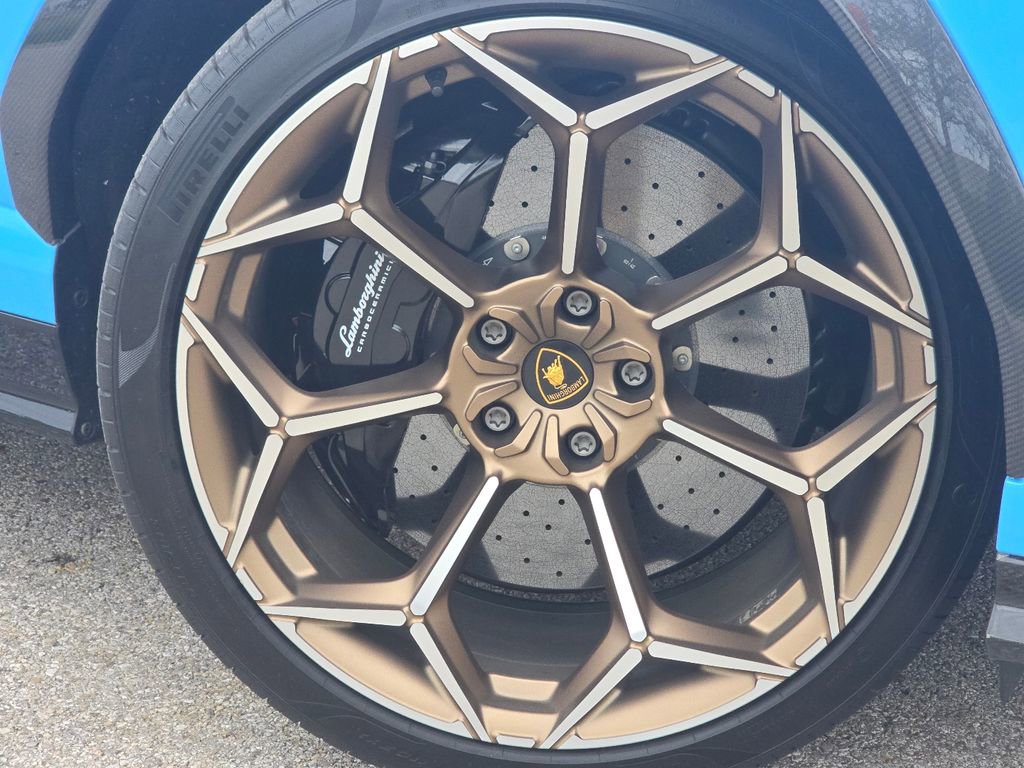 Used 2024 Lamborghini Urus Performante AWD/4WD image 8