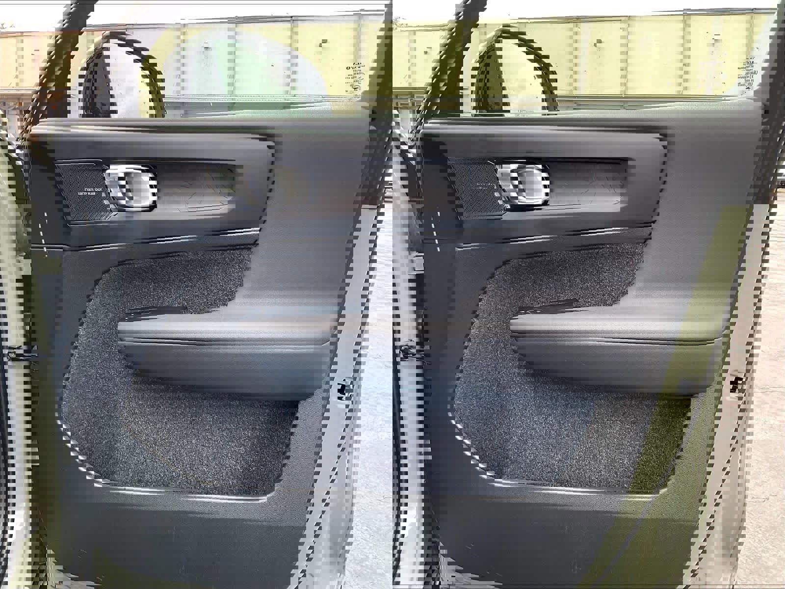 Used 2023 Volvo C40 P8 Recharge Ultimate image 27