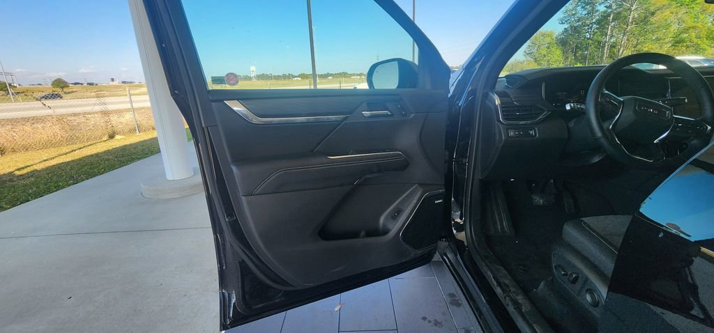 Used 2025 GMC Acadia Elevation image 11