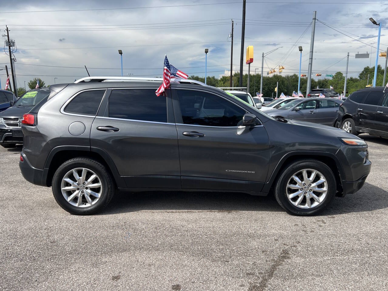 Used 2016 Jeep Cherokee Limited FWD image 5