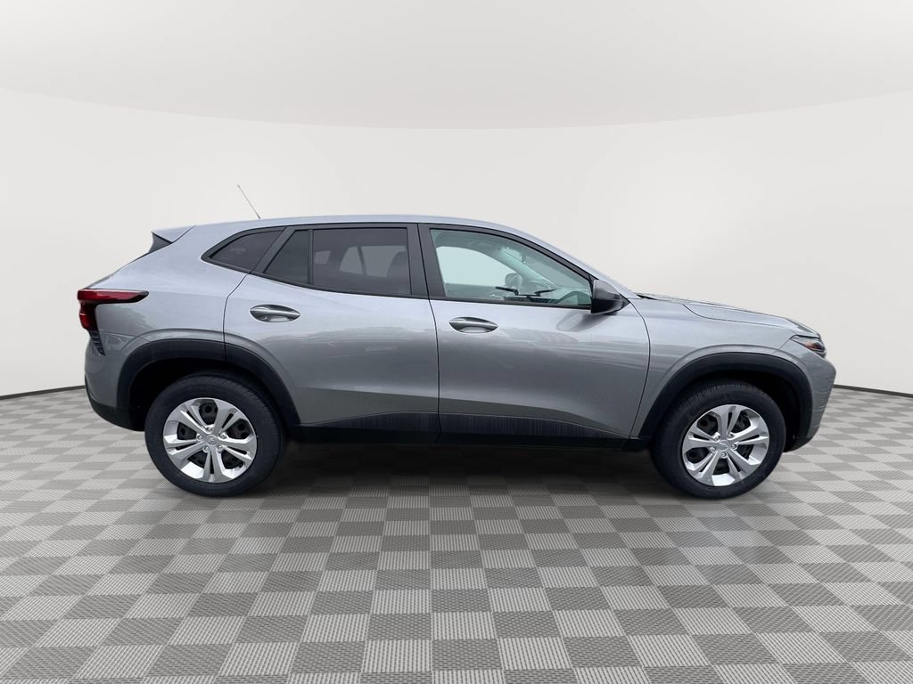 Used 2024 Chevrolet Trax LS w/ Driver Confidence Package FWD image 7