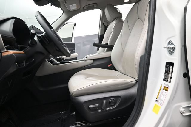 Used 2024 Toyota Grand Highlander AWD image 15