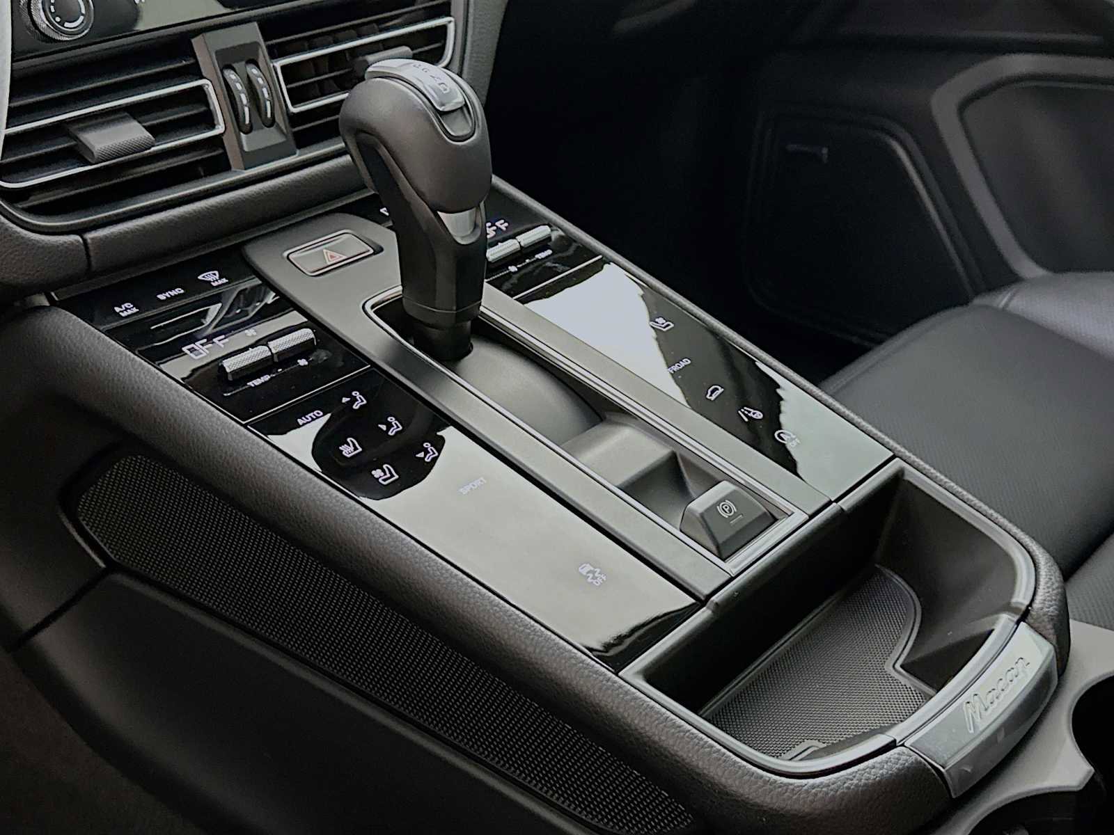 Certified 2025 Porsche Macan image 21