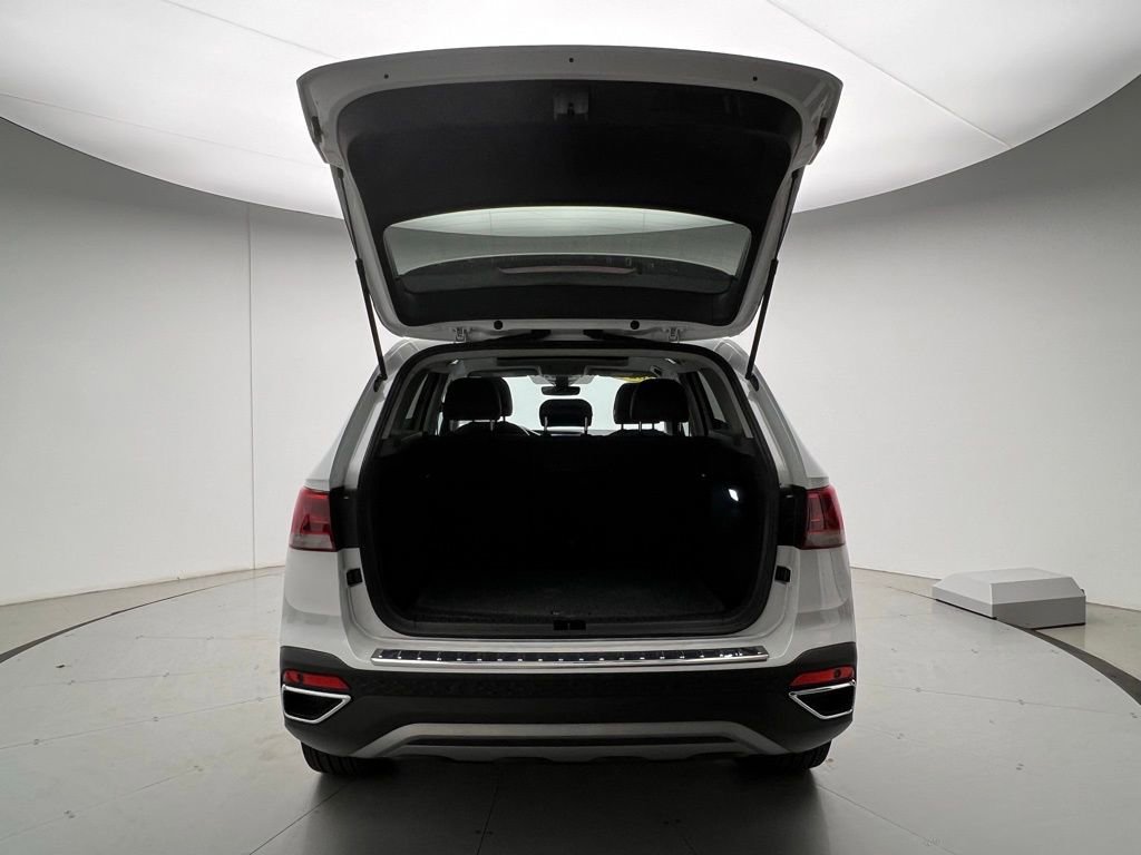 Used 2024 Volkswagen Taos SEL image 5