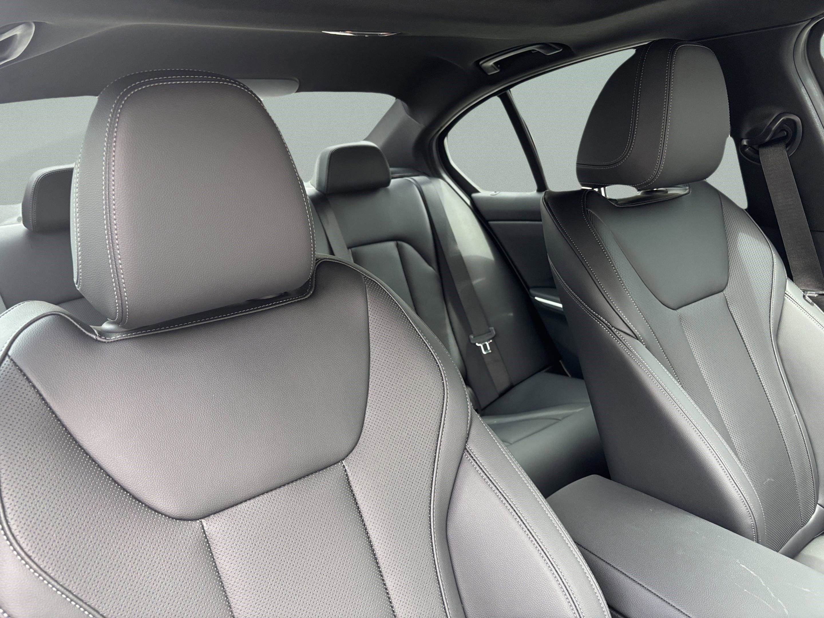 Used 2025 BMW 330i xDrive Sedan image 24