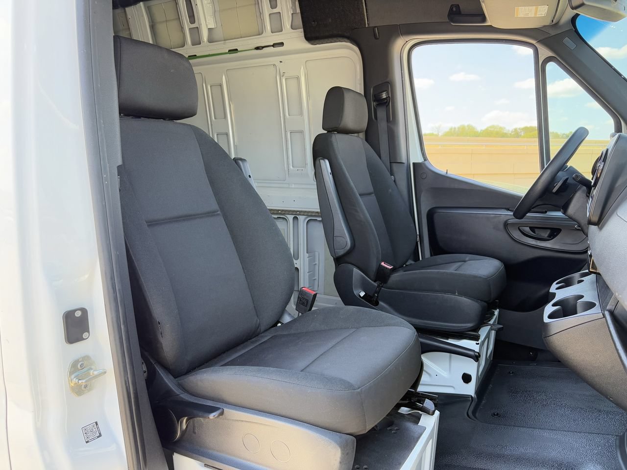 Used 2023 Mercedes-Benz Sprinter 2500 image 26