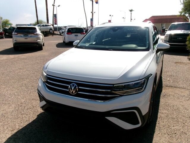 Used 2024 Volkswagen Tiguan Wolfsburg Edition AWD/4WD image 2