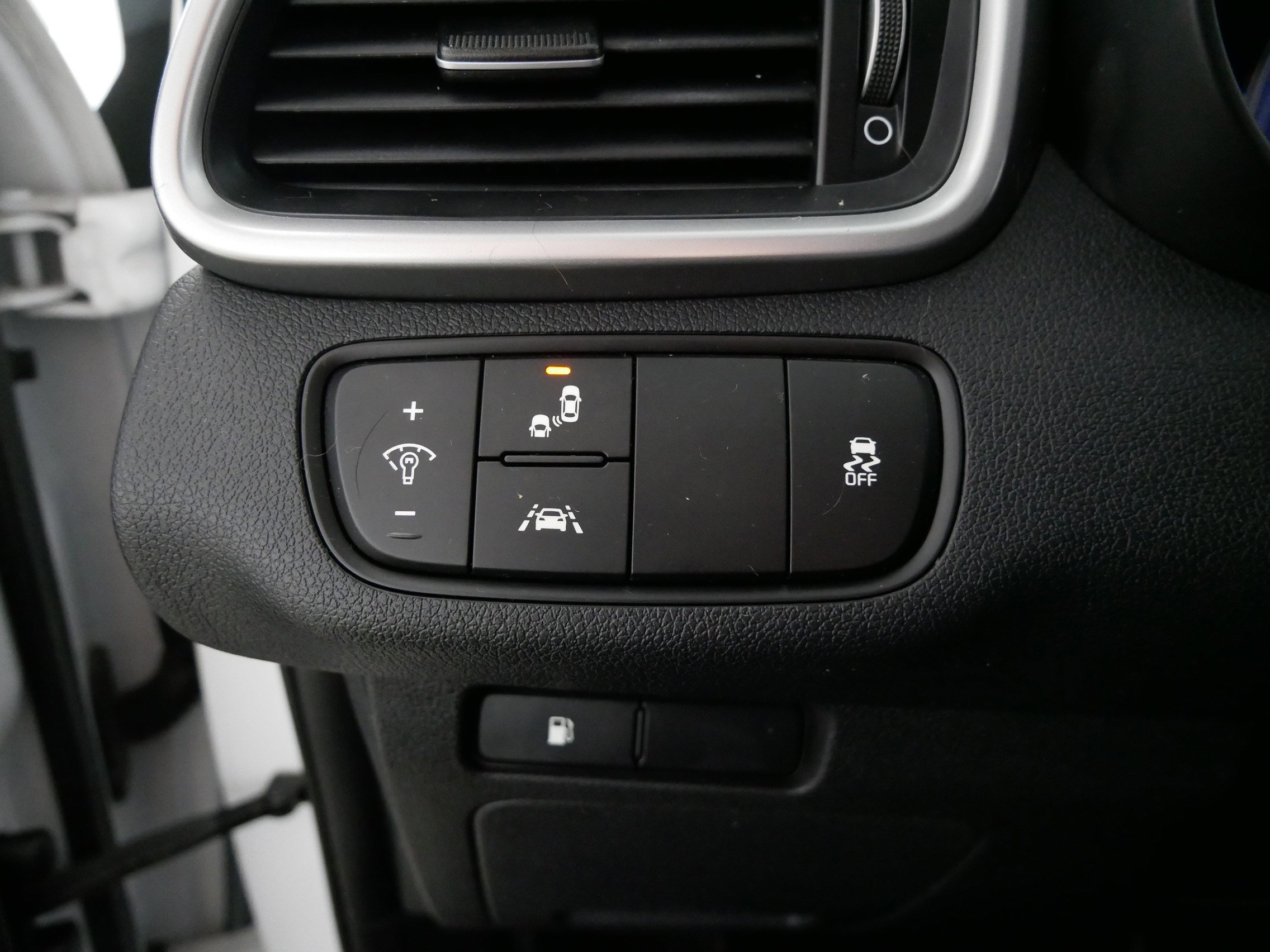 Used 2017 Kia Sorento LX w/ LX V6 Convenience Package image 26