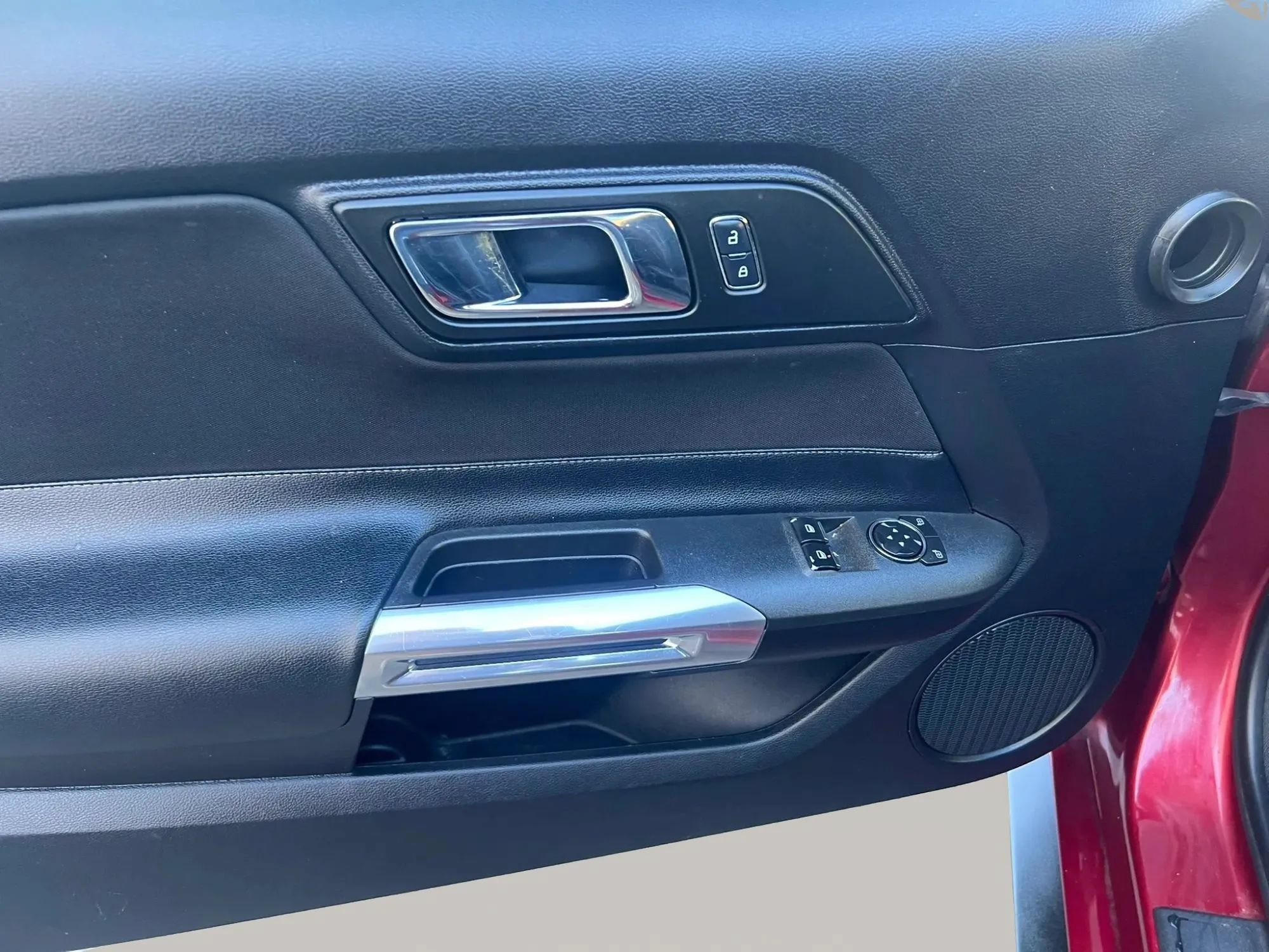 Used 2017 Ford Mustang Coupe RWD image 12