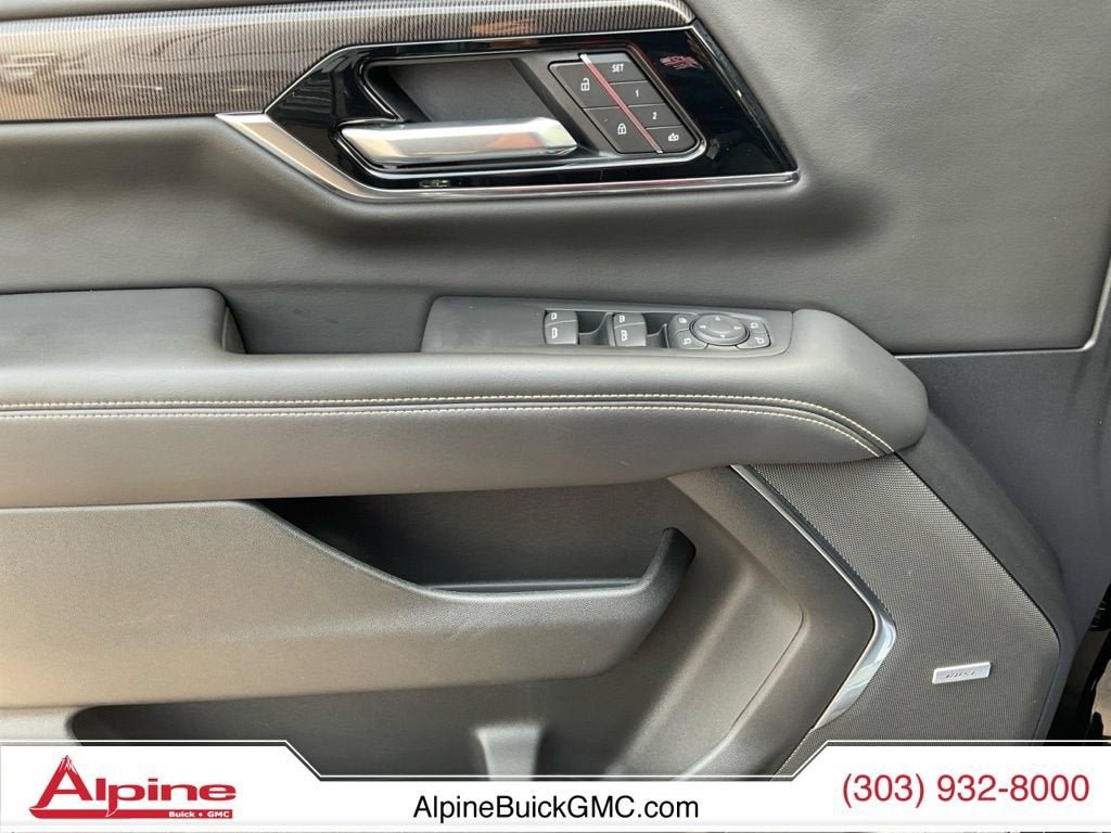 Used 2025 GMC Yukon Elevation AWD/4WD image 19