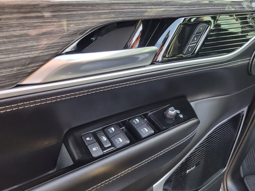 Used 2022 Jeep Wagoneer Series III w/ Premium Group I image 17