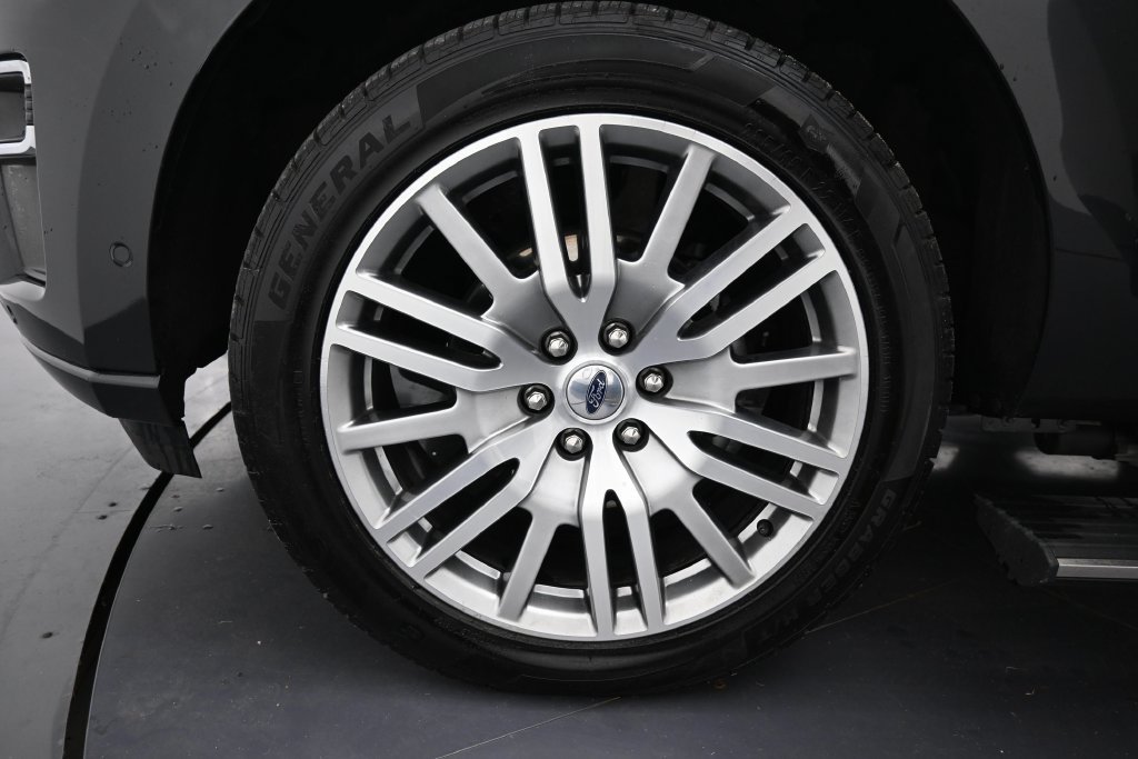 Used 2024 Ford Expedition Platinum AWD/4WD image 35