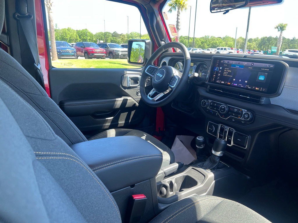 Certified 2025 Jeep Wrangler Sahara image 15