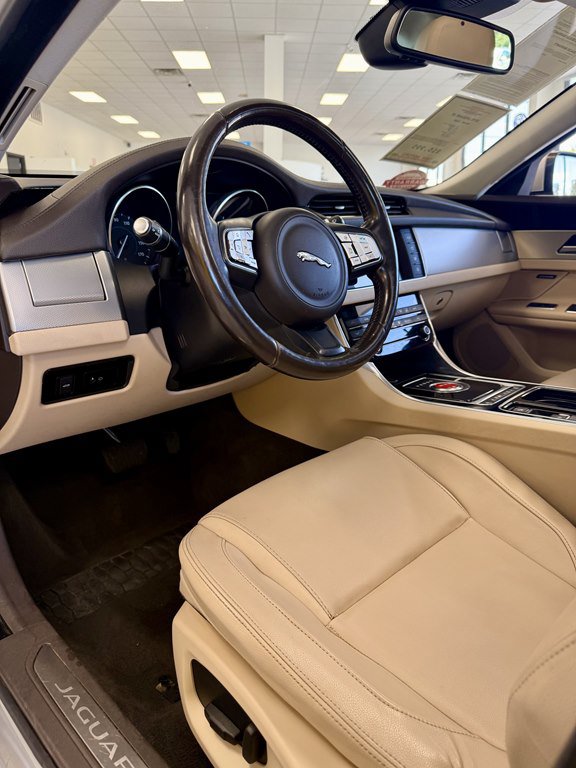 Used 2016 Jaguar XF Premium AWD/4WD image 13
