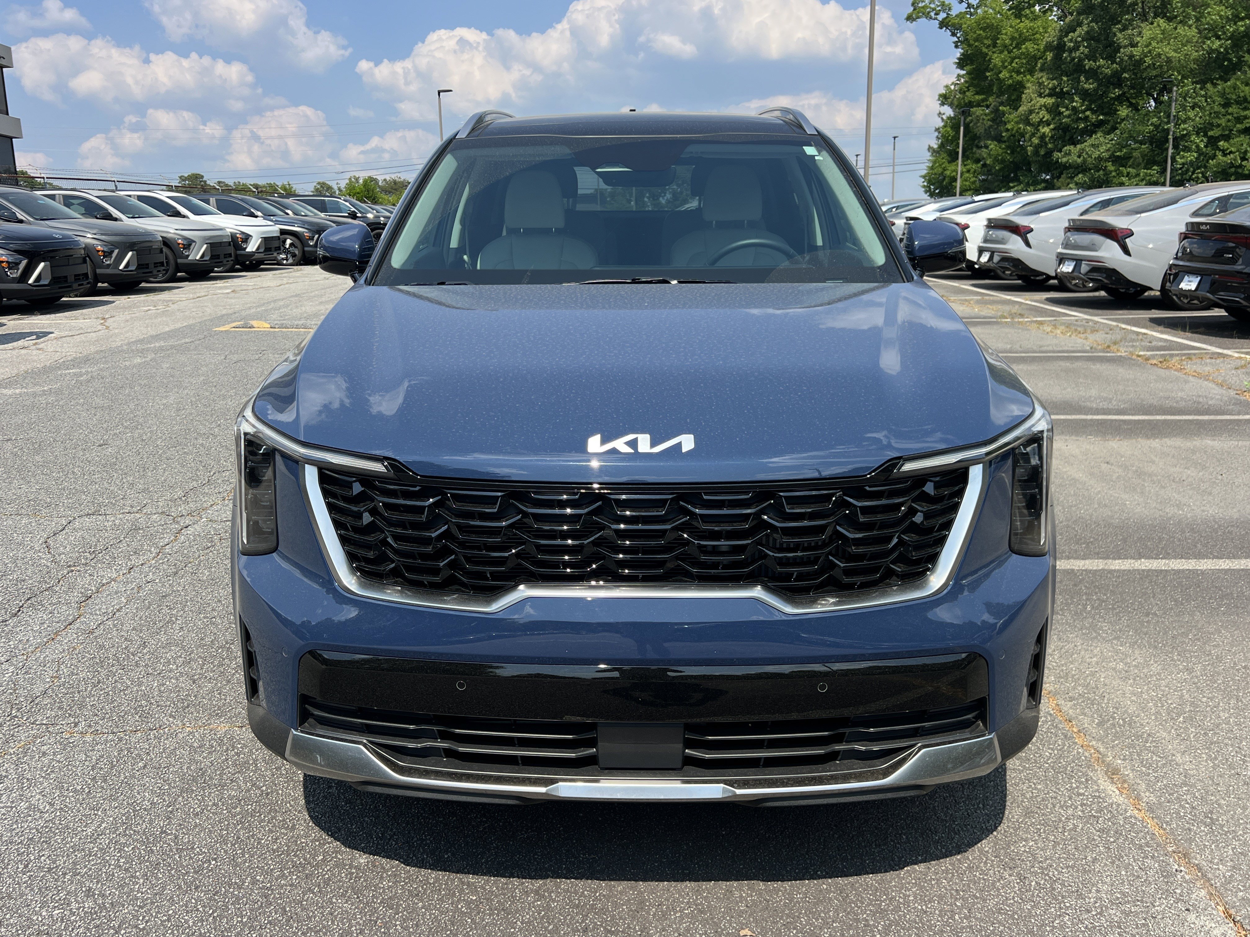 Used 2025 Kia Sorento EX w/ Panoramic Sunroof Package image 2