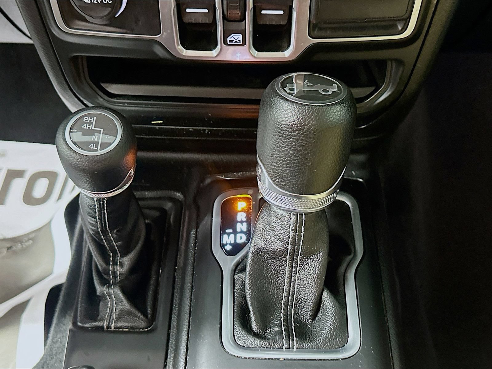 Used 2018 Jeep Wrangler Unlimited Sahara w/ Cold Weather Group AWD/4WD image 16