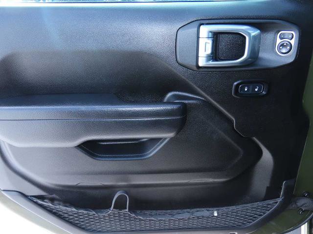 Used 2023 Jeep Gladiator Mojave w/ Cold Weather Group image 17