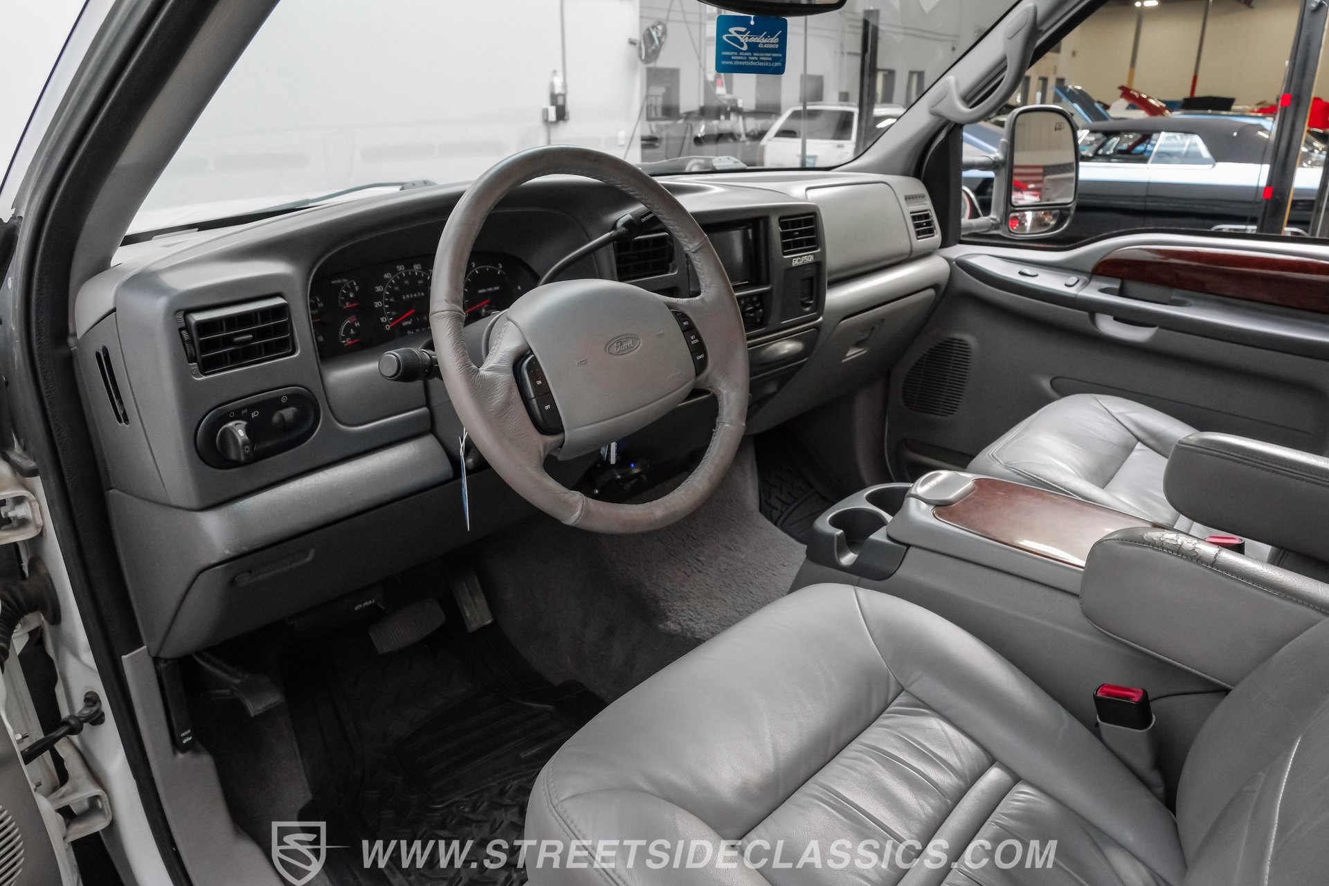 Used 2000 Ford Excursion Limited AWD/4WD image 4