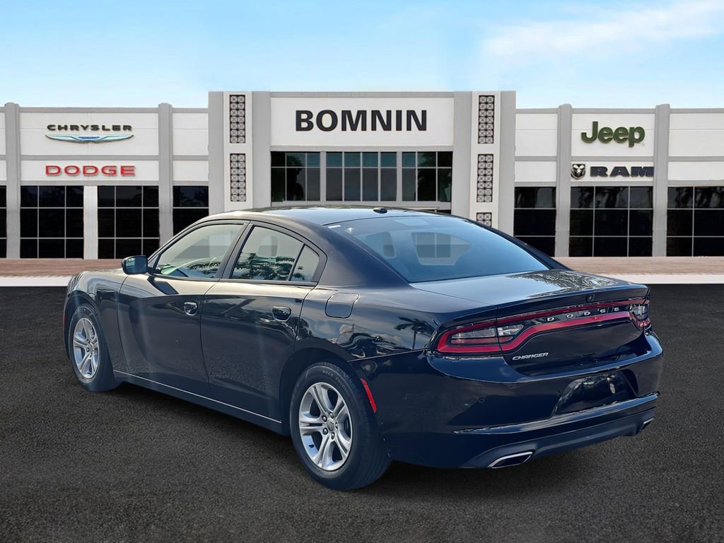 Used 2019 Dodge Charger SXT w/ Leather Interior Group image 4