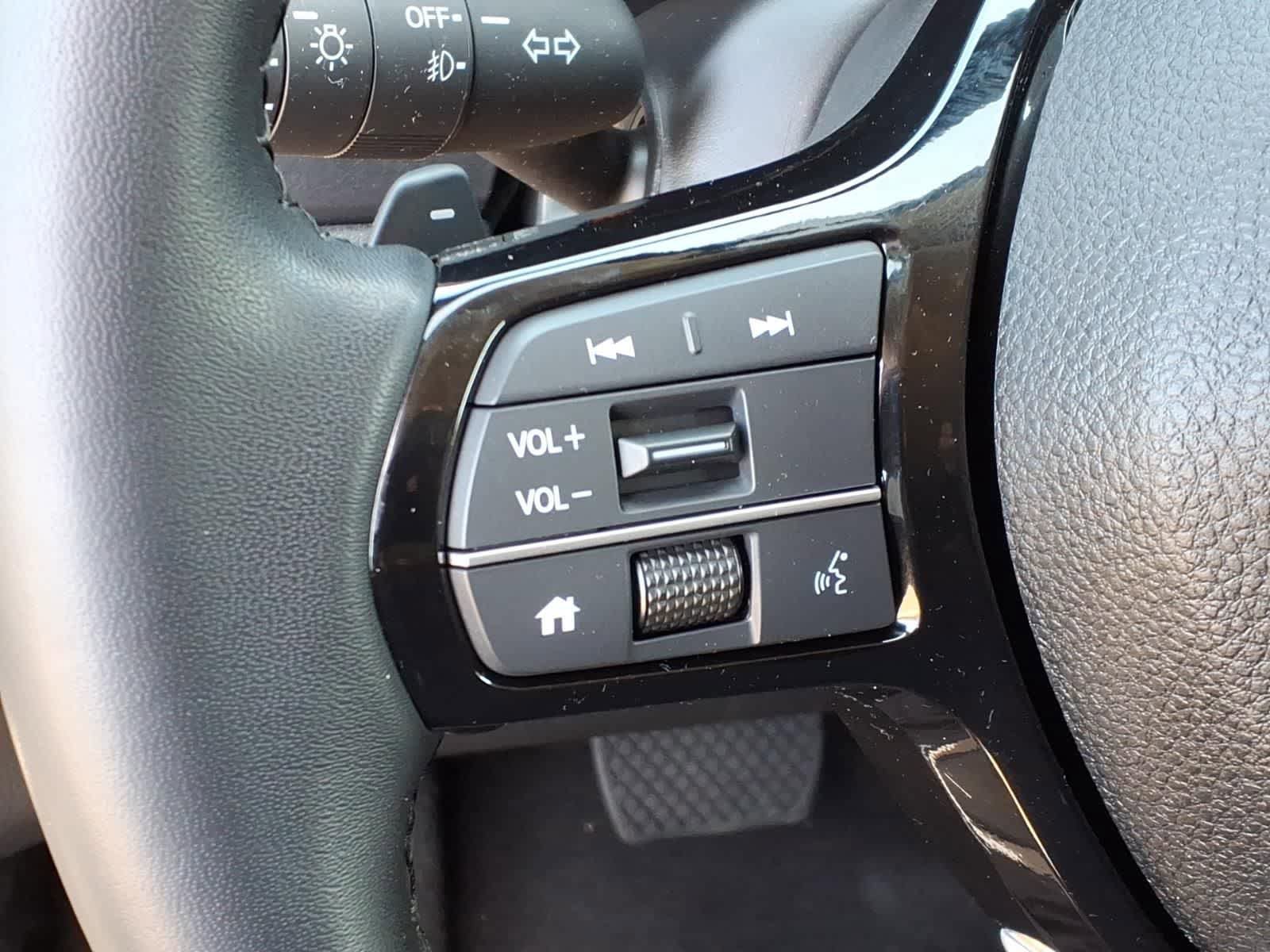 Used 2025 Honda Pilot EX-L image 17