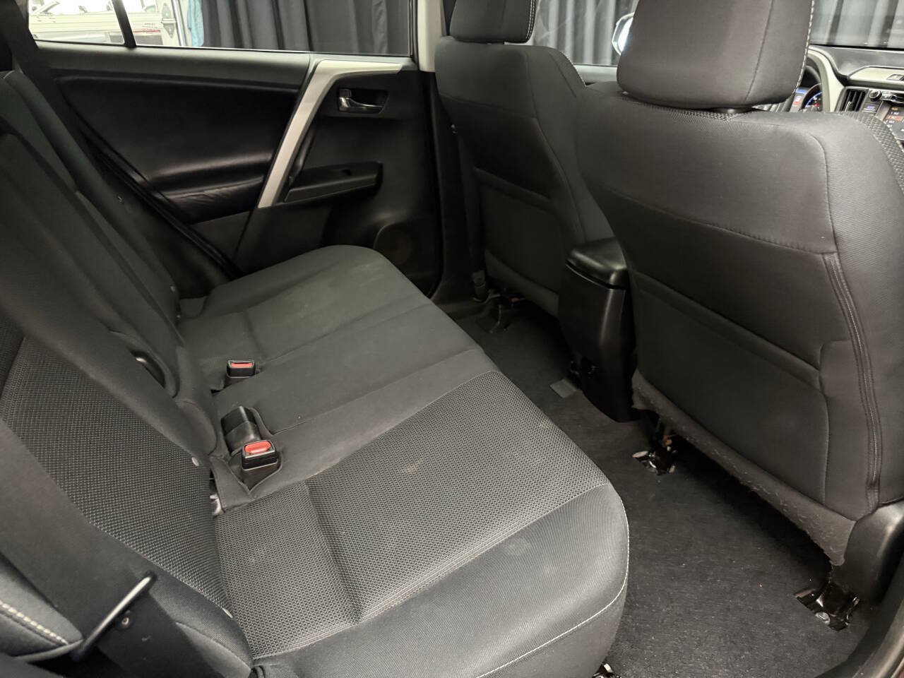 Used 2017 Toyota RAV4 XLE AWD/4WD image 25