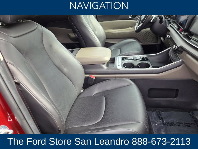 Used 2025 Kia Carnival EX FWD image 13