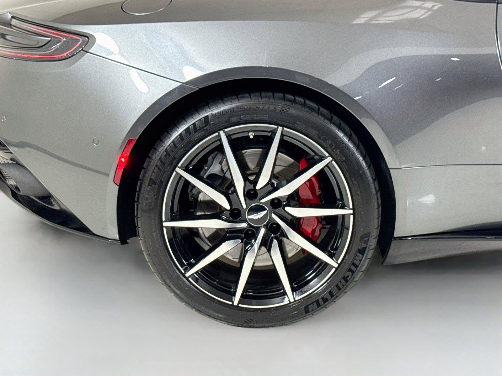 Used 2017 Aston Martin DB11 V12 RWD image 34