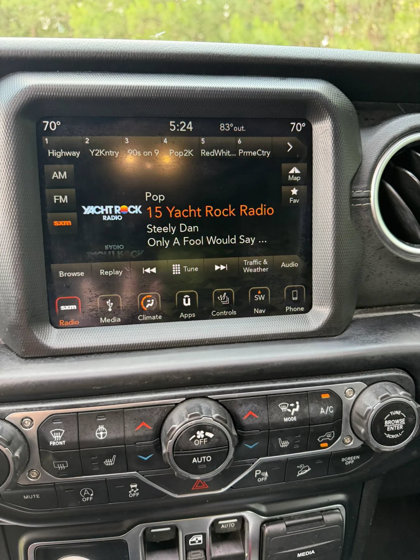 Used 2019 Jeep Wrangler Unlimited Sahara AWD/4WD image 14