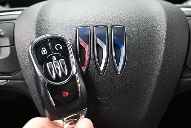 Used 2025 Buick Encore GX Preferred AWD/4WD image 38