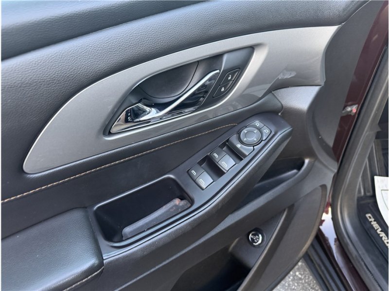 Used 2020 Chevrolet Traverse LT FWD image 16