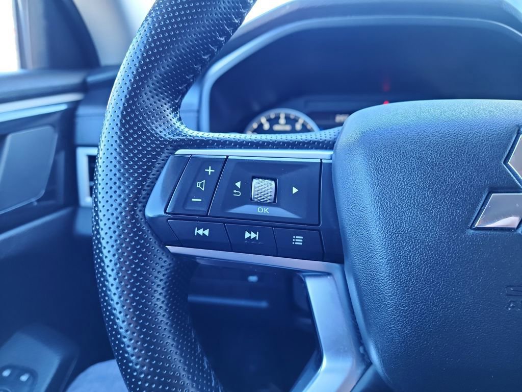 Used 2024 Mitsubishi Outlander SE Black Edition image 21