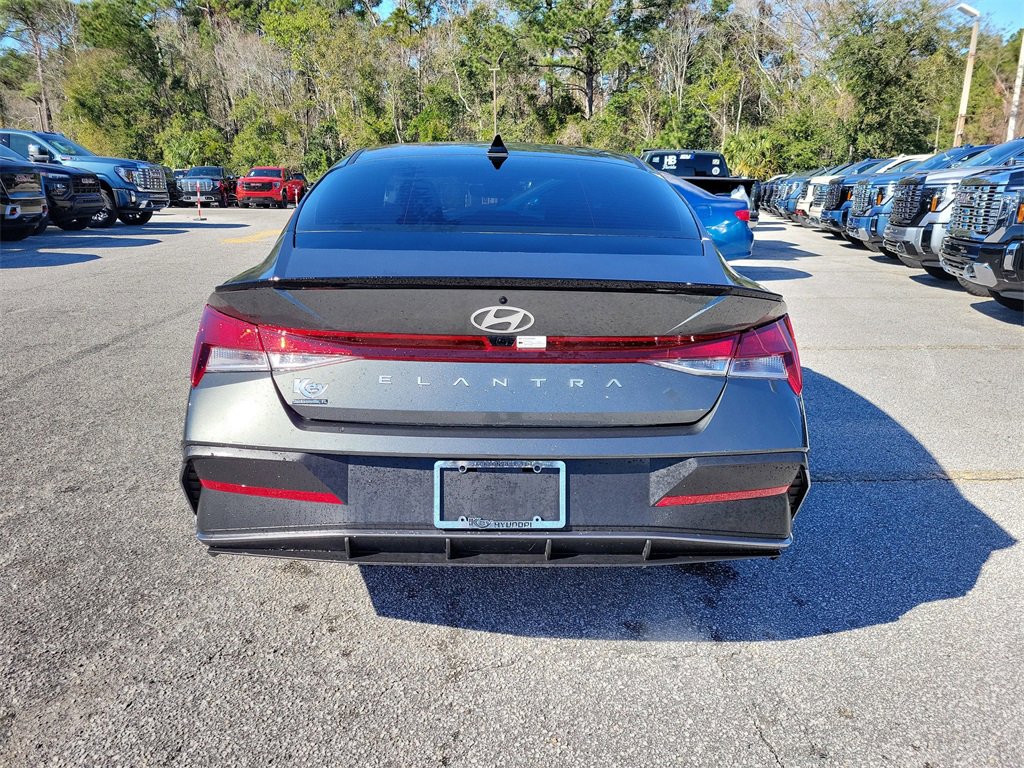 Certified 2025 Hyundai Elantra Sport image 8