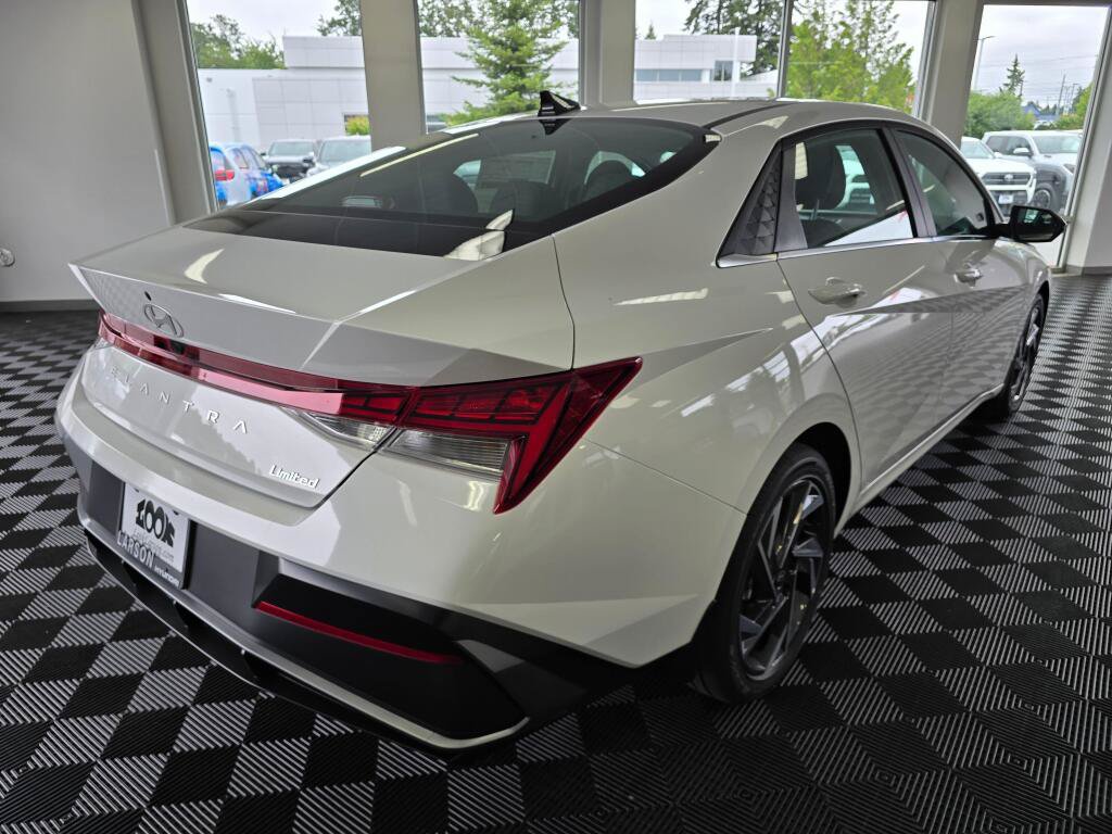 New 2026 Hyundai Elantra Limited FWD image 3