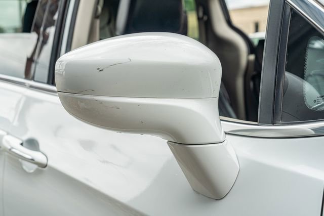 Used 2019 Chrysler Pacifica Touring-L FWD image 12