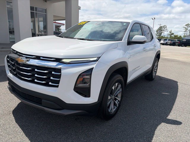 Used 2025 Chevrolet Equinox LT FWD image 2