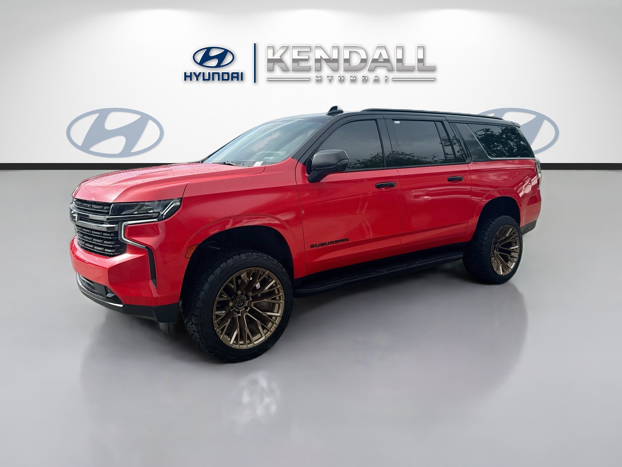 Used 2021 Chevrolet Suburban RST w/ Luxury Package RWD image 3