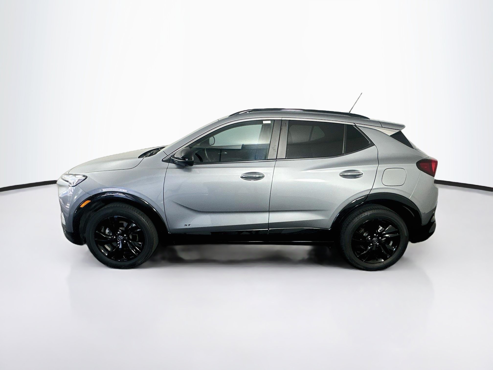 Used 2025 Buick Encore GX Sport Touring w/ Advanced Technology Package FWD image 4