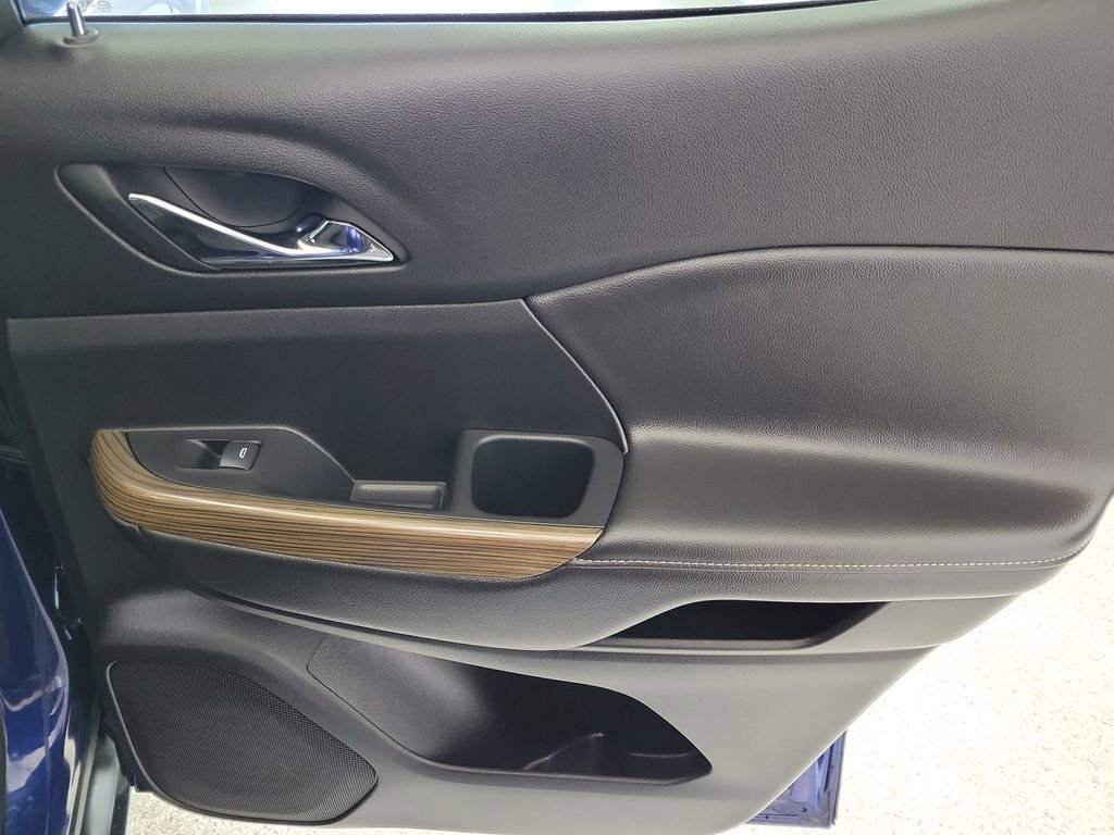 Certified 2023 GMC Acadia SLE w/ Driver Convenience Package image 21