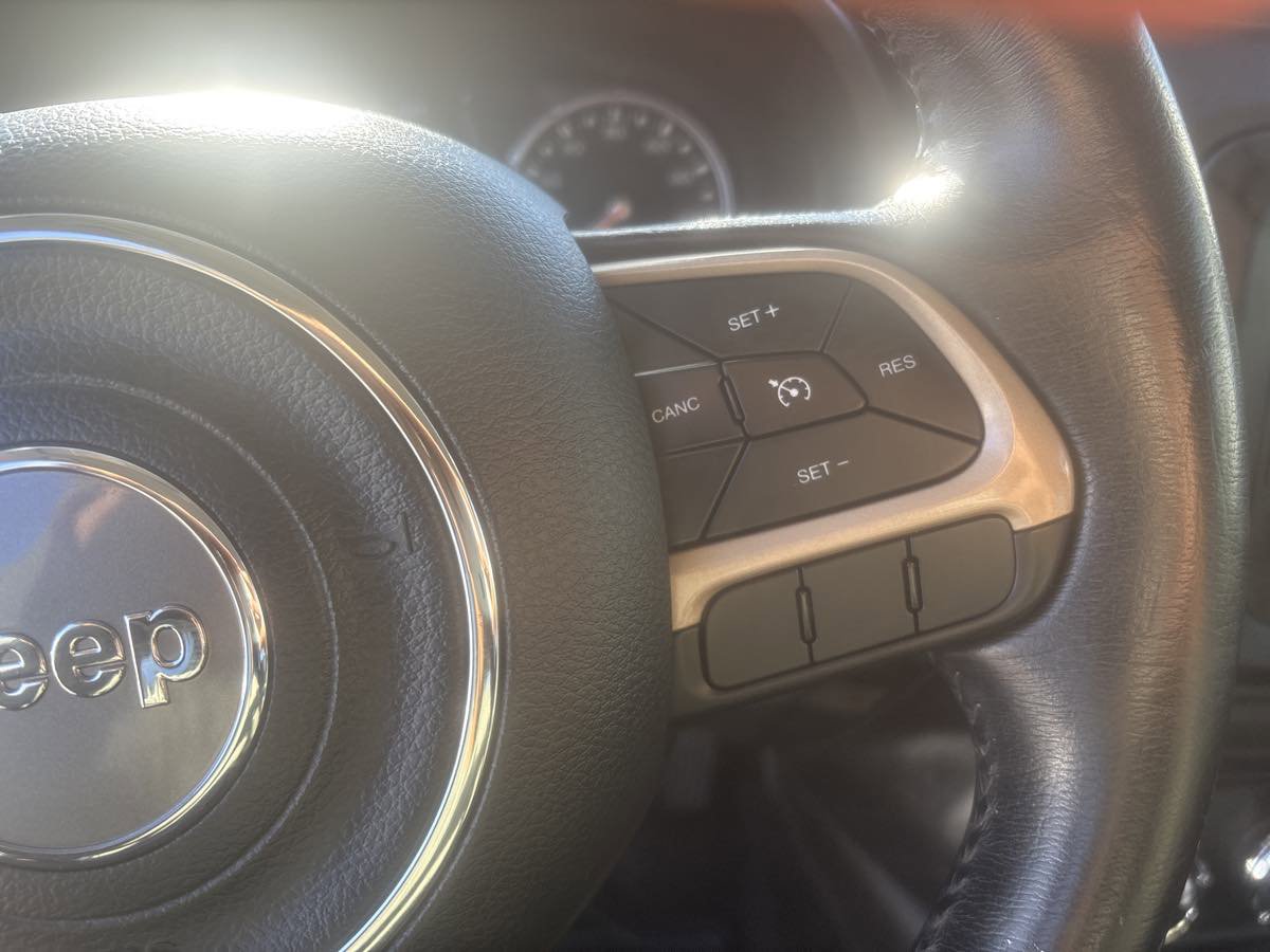 Used 2017 Jeep Renegade Latitude image 15