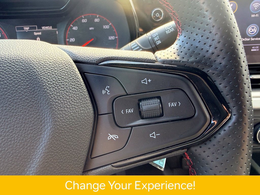 Used 2025 Chevrolet Trax RS w/ Sunroof Package FWD image 23